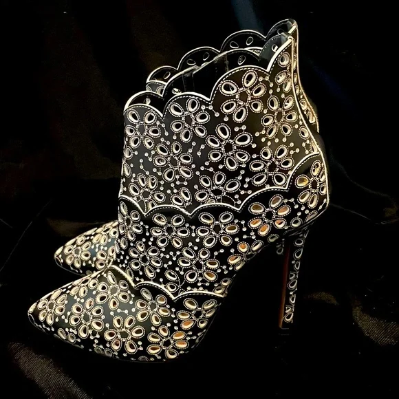 ALAIA LASER CUT 2 TONE LEATHER HIGH HEEL ANKLE BOOTIES - 9 - NEW ! - Picture 2 of 9
